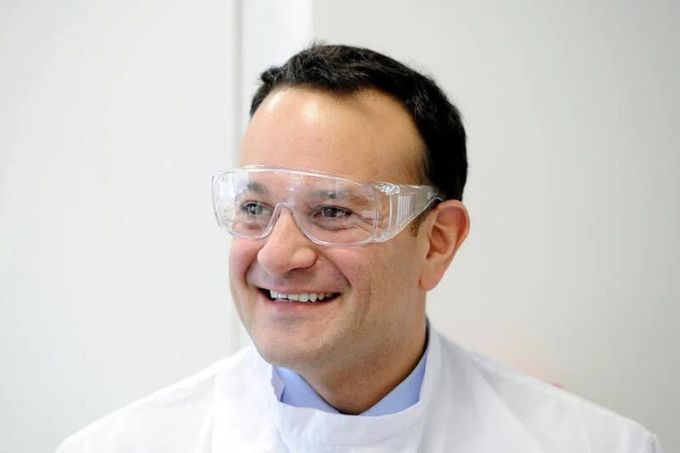 Dr Varadkar semasa mengadakan lawatan ke sebuah hospital baru-baru ini.