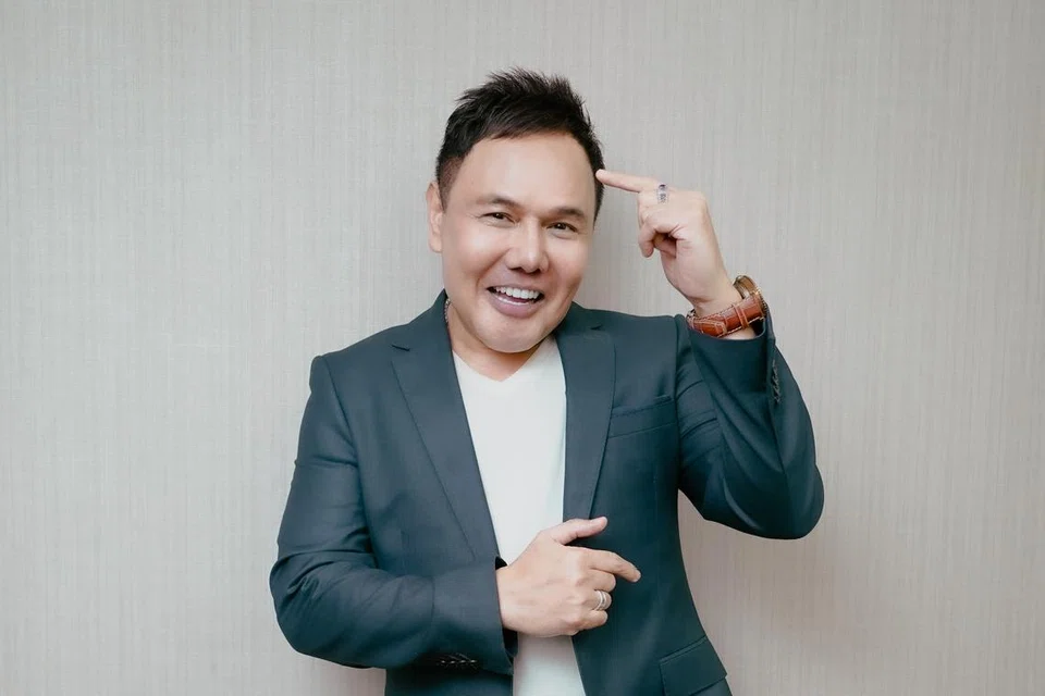 REBUT PELUANG BELAJAR PERKARA BARU: Apabila Hafeez Glamour menulis buku kanak-kanak, menganjurkan konsert dan muzikal serta belajar menyanyi, ia adalah gesaan semangatnya untuk terus memburu ilmu agar kekal relevan.