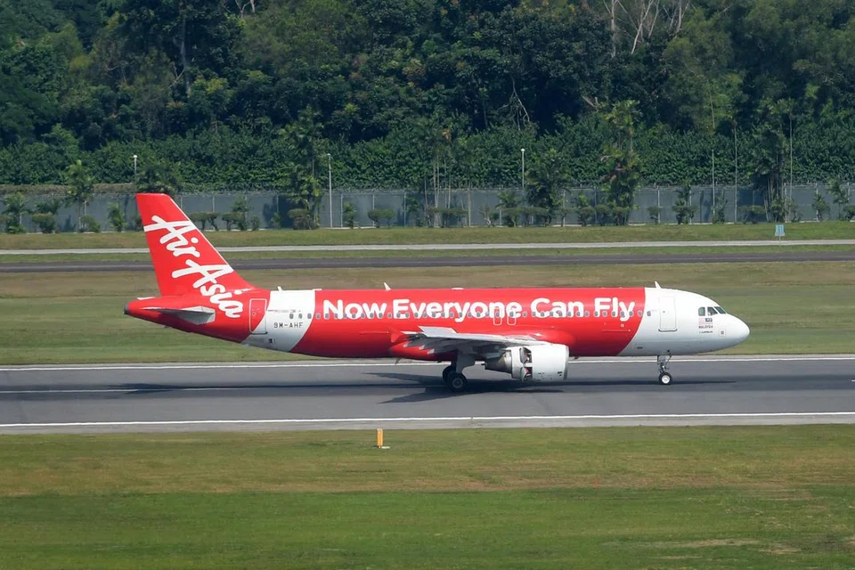 Notis di laman web AirAsia menyatakan sekitar 17 laluan penerbangan, termasuk Ipoh-Singapura, akan digantung bagi tujuan semakan dan penjajaran semula operasi.