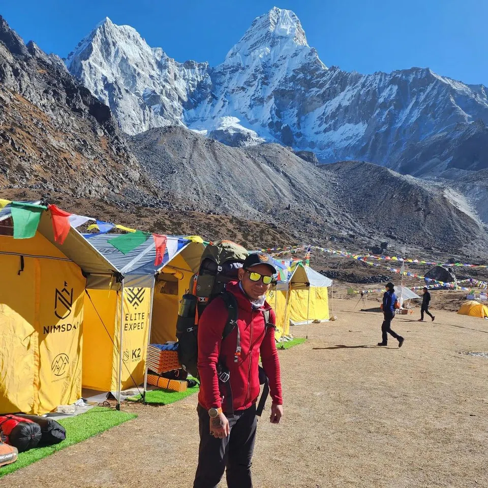Kem pangkalan Ama Dablam, gunung di Nepal pada 2022.