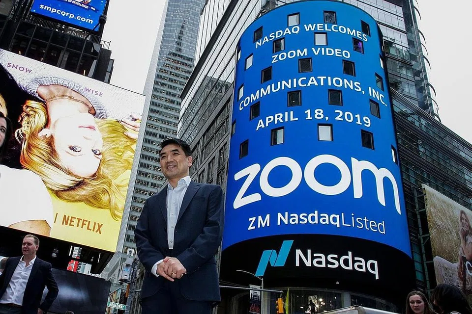 TERKAYA DI AMERIKA: CEO Amazon, Encik Jeff Bezos, mendahului senarai 400 orang terkaya di Amerika, dengan kekayaan $245.55 bilion, sementara Presiden Donald Trump menduduki tangga ke-352, dengan kekayaan $3.43 bilion. CEO Zoom Video Communications, Encik Eric Yuan (atas), antara 18 individu baru dalam senarai itu, dengan kekayaan bernilai AS$11 bilion. - Foto REUTERS, AFP