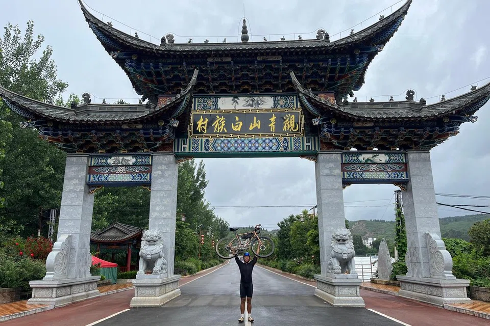 Encik Ramadhan Rajab meneroka Kunming, China.