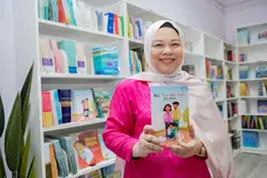 BUKU KANAK-KANAK: Buku ‘Bel, Tom dan Oyen’ tulisan Cik Maria Mahat mengajak kanak-kanak menyebut perkataan Melayu yang bermula dengan huruf ‘c’ serta mengenali corak seperti belang dan tompok. 