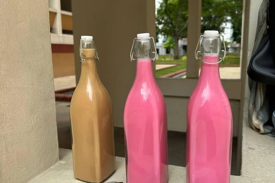 Mahasiswa NUS, perniagaan minuman dari rumah, hausofhaz 