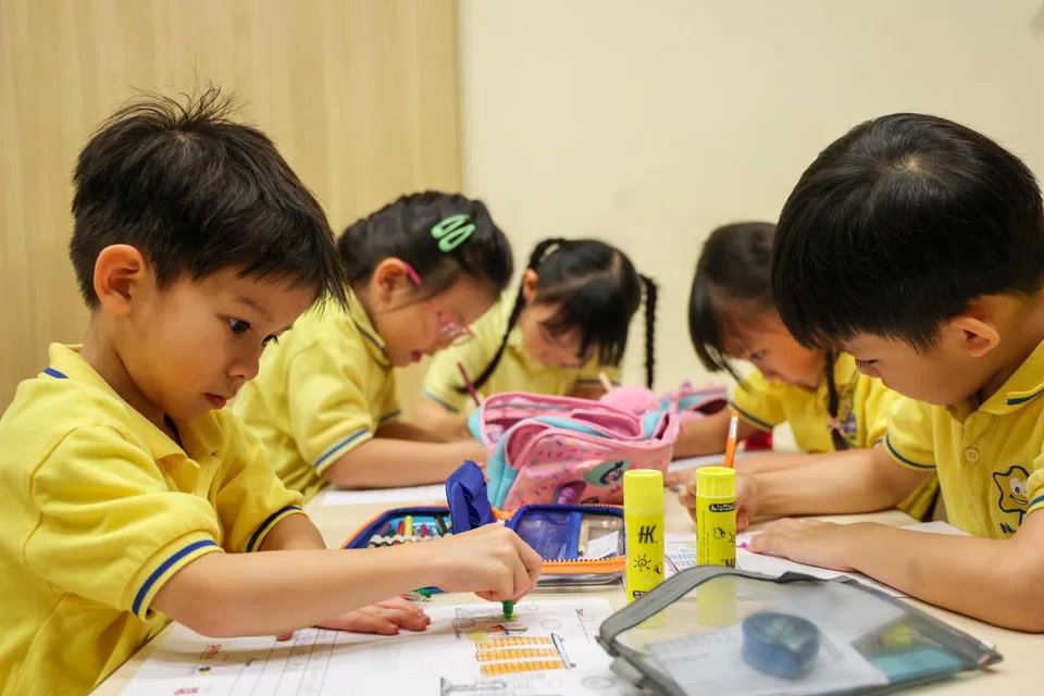 BANTUAN PENJAGAAN KANAK-KANAK: Badan-badan amal seperti Daughters of Tomorrow dan Morning Star Community Services telah memperkenalkan dan mengembangkan program pengasuhan kanak-kanak mereka bagi membantu ibu bapa daripada isi rumah berpendapatan rendah yang bekerja pada waktu malam.