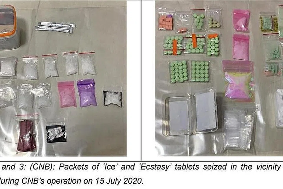 DIRAMPAS: Bungkusan dadah 'Ice' dan pil 'Ecstasy' (atas) dirampas dalam satu operasi CNB di kawasan Buangkok Crescent kelmarin. - Foto CNB