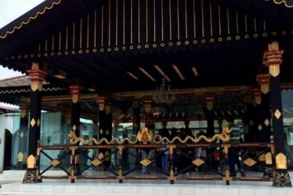 DI KRATON: Sebuah pavilion yang menyimpan beberapa koleksi khazanah istana. - Foto-foto NABILAH Z.JAMARI