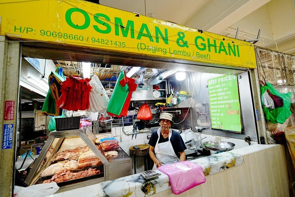 Peniaga Kedai Daging Osman & Ghani, Encik Shamsul Mohd Ali, yang berusia 66 tahun, mungkin terpaksa menghentikan pemberian diskaun kepada pelanggan setia di sebalik kenaikan harga jualannya jika harga daging lembu terus meningkat akibat konflik di Timur Tengah.
