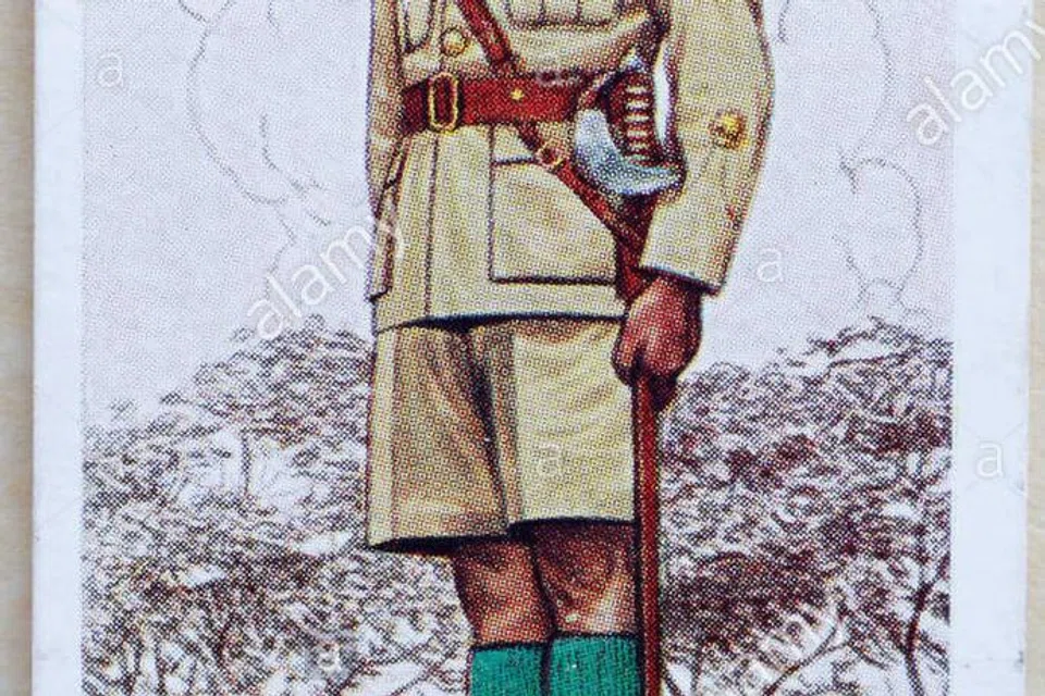 Gambar lukisan seragam lengkap seorang anggota Kor Sukarelawan Singapura (SVC) daripada sekeping kad asli yang dimiliki seorang anggota History Fort Singapore. 