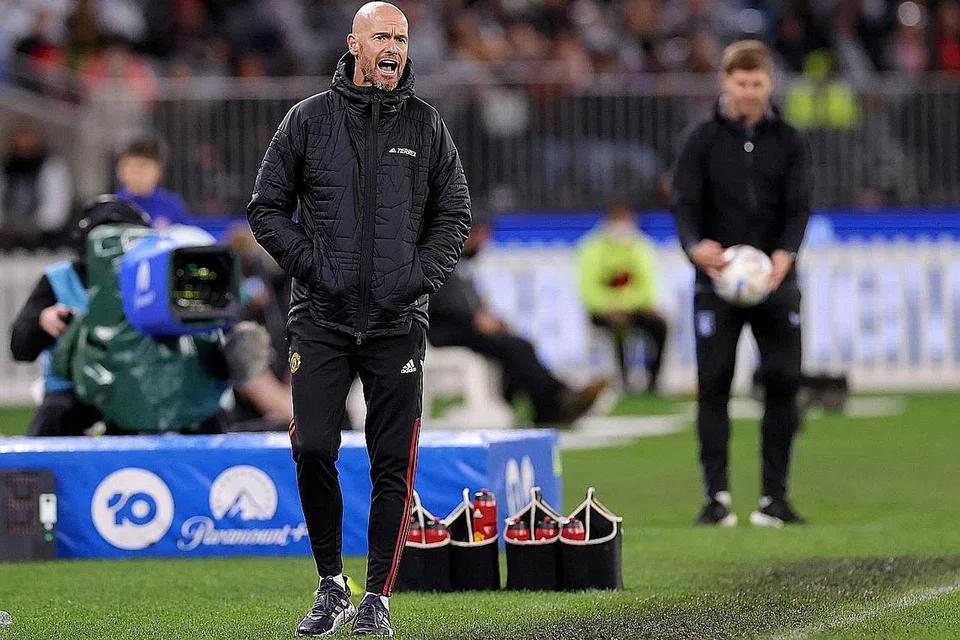TIDAK MEMBUANG MASA: Pengurus baru United, Erik ten Hag tidak membuang masa dalam memastikan beliau dapat menanamkan disiplin dalam pemainnya sambil menyatakan United telah menunjukkan kemajuan yang positif. - Foto-foto EPA-EFE