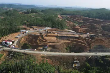 Tapak PEMBINAAN:  Ibu negara baru Indonesia, yang dikenali sebagai  Nusantara  di wilayah Kalimantan Timur, Indonesia. Pembinaan bandar  Nusantara adalah projek terbesar di Asia Tenggara, dengan nilainya sehingga AS$32 bilion ($43.3 bilion).