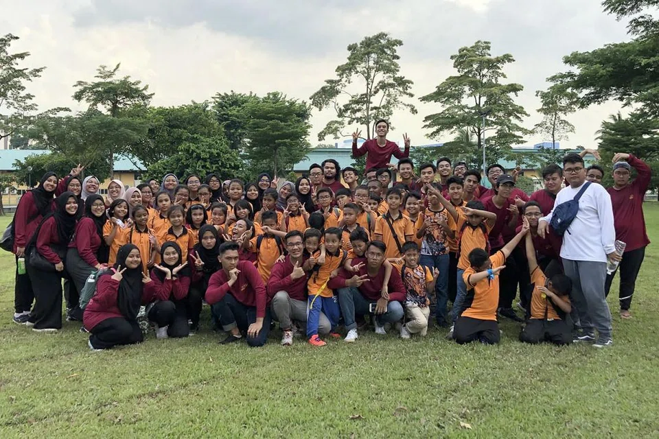 GAMBAR BERSAMA: Peserta dan penganjur bergambar bersama dijalankan di Taman Jurong Central. - Foto PBMPS