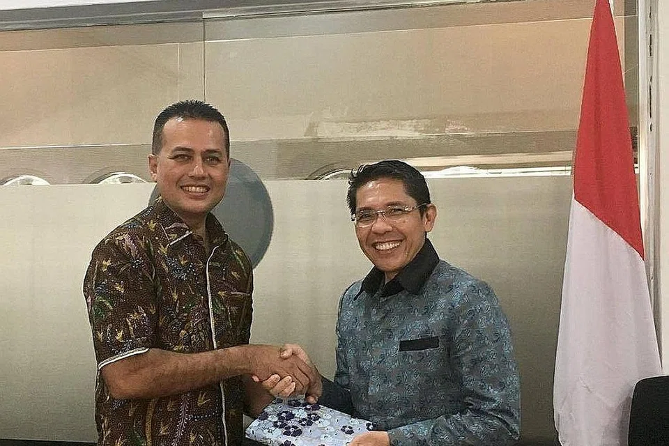 LAWATAN RASMI: Dr Maliki (kanan) turut menemui Wakil Gabenor Sumatra Utara, Encik Musa Rajekshah. - Foto FACEBOOK DR MALIKI