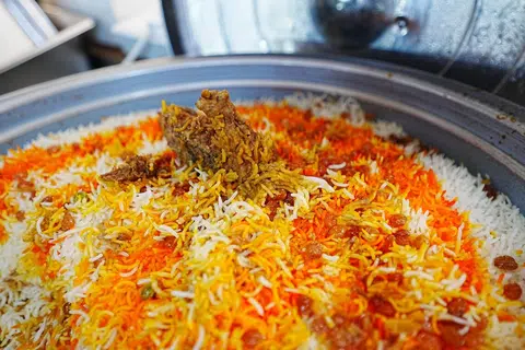 Hidangan beriani dam ayam Myanmar ($10) memerlukan masa memasak lebih dari dua jam untuk memastikan rasanya yang kaya dan autentik.