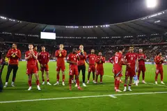 Pemain Wales kelihatan kecewa selepas perlawanan pada 9 Jun.