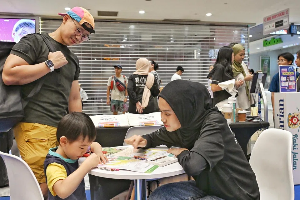 Pengunjung, reruai BH, Raikan Ilmu, Yishun