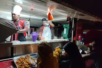 UNDI PENTING: Satu cabaran yang dihadapi calon di kawasan desa adalah untuk menggembleng tenaga dan sokongan bagi parti dalam kalangan penduduk yang mempunyai pelbagai keprihatinan berbeza.