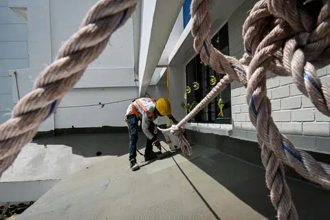 Kerja penyenggaraan sedang dilakukan dengan seorang pekerja kelihatan sedang mengecat bumbung tingkat dua di Blok 119, Bedok Reservoir Road.