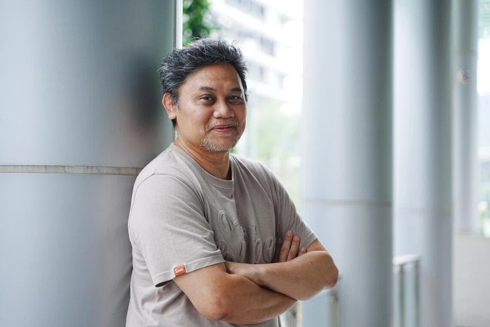 Awad Salim Ramli, masih bertahan dalam industri lakonan dan rela membuat kerja-kerja lain demi menampung kehidupan dan minat yang mendalam terhadap seni yang telah diceburinya sejak berusia 17 tahun. 