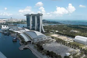SENTUHAN MEWAH: Pelaburan semula MBS itu adalah yang terbesar sejak pembukaan resort bersepadu (IR) dan merupakan tambahan kepada peluasan bernilai berbilion dolar yang diumumkan pada 2019. Di bawah pelan pelaburan semula terkini, semua bilik dan suite di menara 1 dan 2 MBS akan diubah suai secara berperingkat sepanjang 2022 dan 2023. - Foto BH GAVIN FOO
