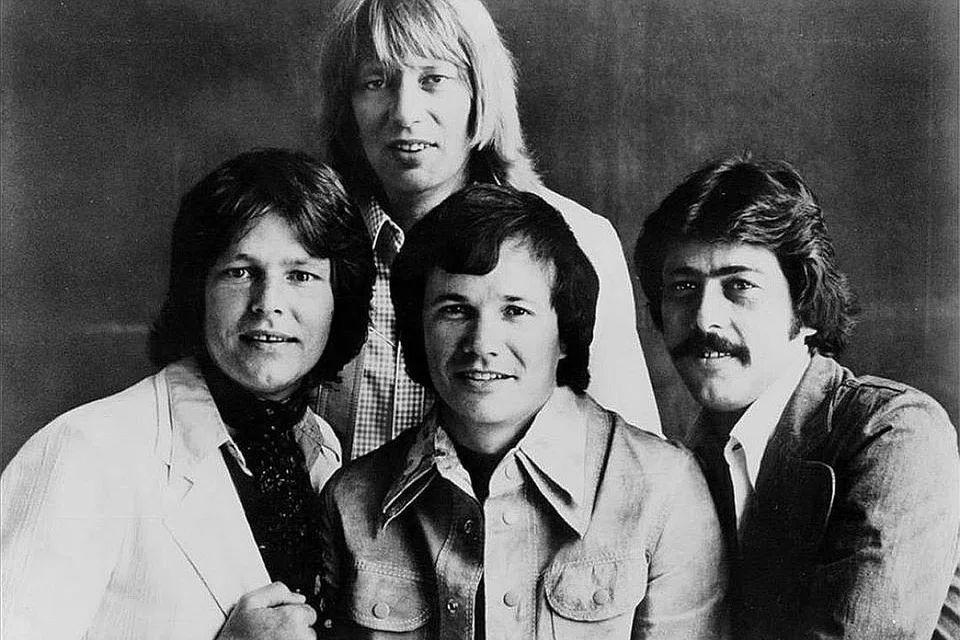 David Gates (dalam foto, barisan depan di tengah). - Foto FACEBOOK DAVID GATES AND BREAD