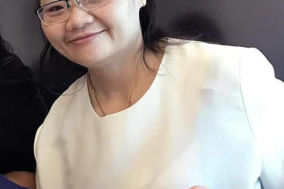 MANFAAT MASA LAPANG: Cik Jamie Sim, 45 tahun, memanfaatkan masa lapang yang ada dengan melakukan kerja sambilan bagi mencari wang tambahan meskipun mempunyai kerja tetap.