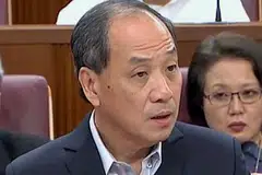 ENCIK LOW THIA KHIANG: Turut mempersoal keengganan PM Lee mengambil tindakan saman terhadap adik-beradiknya. - Foto tangkap layar