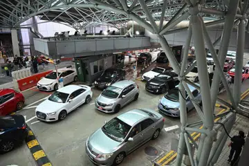 Individu yang menaiki kereta dan motosikal digalakkan menggunakan Kod Respons Pantas (QR) sebagai ganti pasport untuk pemeriksaan imigresen yang lebih pantas dan mudah.
