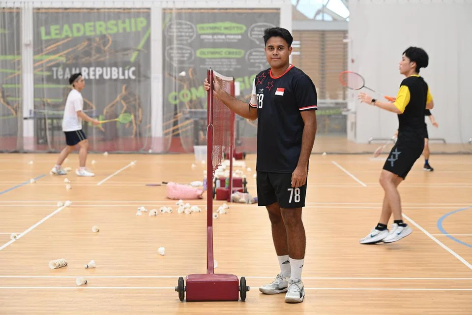 Minat Nur Aziman Rostam dalam sukan mendorongnya melanjutkan pelajaran di Politeknik Republik (RP) dan mengenggam ijazah Diploma dalam Kejurulatihan Sukan. 