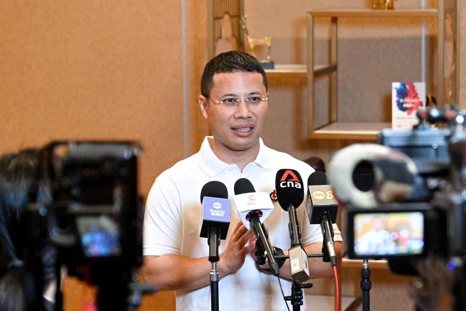 Encik Desmond Lee bertemu media setelah acara penghargaan bagi aktivis dan rakan kerja PAP di Pusat Konvensyen dan Expo Sands pada 8 Jun 2024.