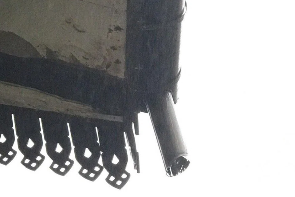 PERLU DIPERBAIKI: Bumbung Masjid Al-Amin yang dalam keadaan kritikal dan beberapa bahagian bangunan masjid yang lain turut terjejas yang diperbaiki. - Foto MASJID AL-AMIN