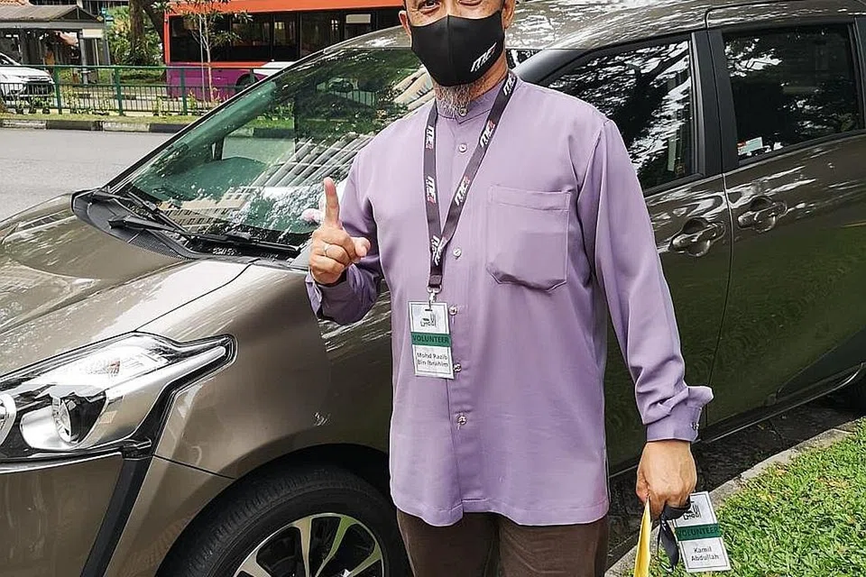 "Memandangkan masjid ini sudah lama terbina, maka ia memerlukan kerja naik taraf demi keselesaan serta keselamatan jemaah. Buatlah sesuatu yang bermanfaat agar ia dapat menjadi saham di akhirat kelak.'' - Sukarelawan Masjid Al-Amin, Encik Mohd Razib Ibrahim. - Foto MASJID AL-AMIN