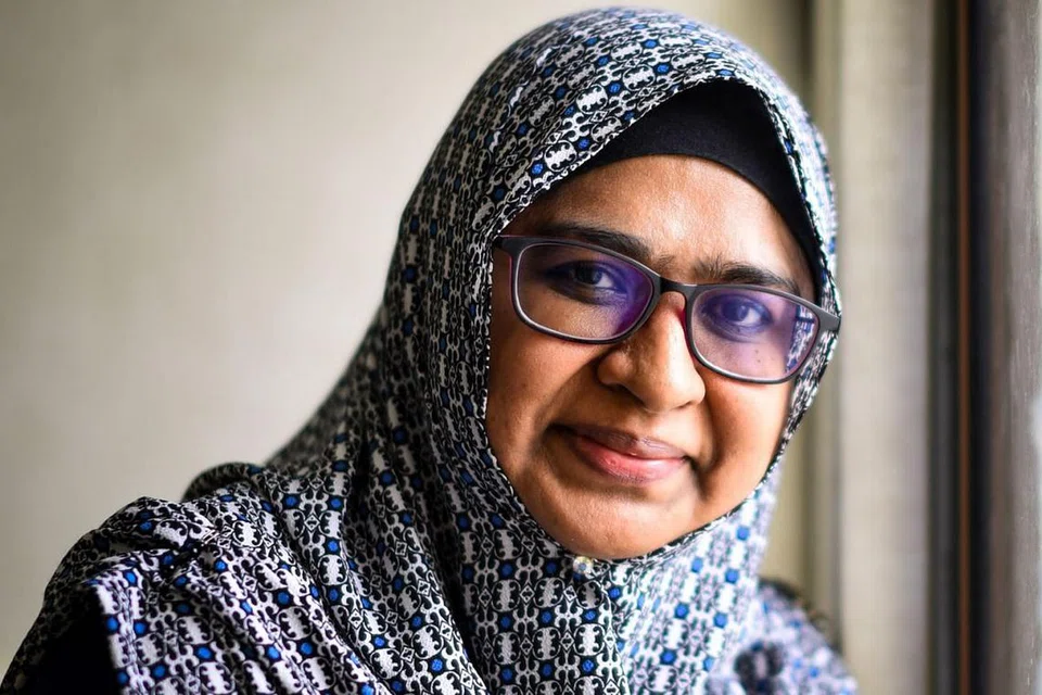 MASALAH DEMI MASALAH: Cik Norjana bergelar ibu tunggal setahun selepas melahirkan anak keempat, diikuti pelbagai penyakit termasuk apendiks dan kemudian dikesan menghidapi penyakit endometriosis. - Foto BH oleh MATTHIAS CHONG