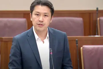 Setiausaha Parlimen Kanan Kewangan merangkap Pendidikan, Encik Shawn Huang, berucap di Parlimen pada 13 November sebagai respons kepada usul budaya penjaja yang dibentangkan.