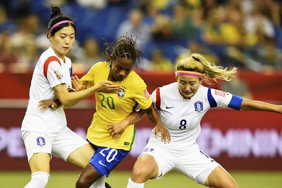 USAHA MENGGALAK PEMAIN WANITA BERKELUARGA: Persekutuan Persatuan Bola Sepak Antarabangsa (Fifa) merancang untuk memperkenalkan dasar bagi melindungi pemain wanita yang hamil termasuk mewajibkan mereka mengambil cuti bersalin sekurang-kurangnya 14 minggu. - Foto FIFA