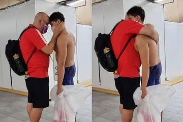BUKAN PERJALANAN MUDAH: Schooling (kanan) dipeluk jurulatihnya, Lopez (kiri) selepas gagal melepasi saringan kupu-kupu 100 meter lelaki di Pusat Akuatik Tokyo kelmarin. - Foto INSTAGRAM @SERGIOLOPEZMIRO