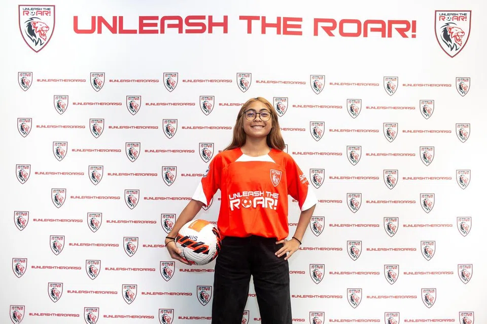 Pemain sayap kanan Lion City Sailors, Nur Ain Salleh,14 tahun, memperoleh biasiswa bola sepak selama empat tahun dan akan berlatih serta bermain untuk pasukan remaja Madrid CFF di Sepanyol.