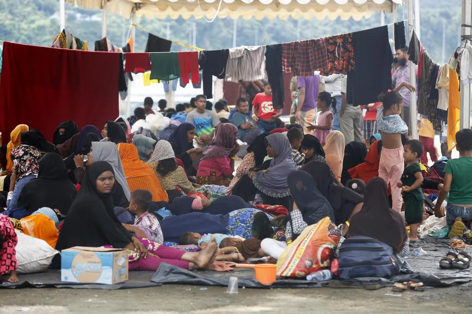 CARI TEMPAT BERLINDUNG: Pelarian Rohingya ditempatkan di pusat perlindungan sementara yang disediakan oleh pemerintah tempatan di Pulau Weh, Sabang, Indonesia, pada 6 Disember 2023. Hampir 1,000 pelarian Rohingya tiba di Aceh sejak awal November 2023 dalam beberapa gelombang pelayaran menuju ke Indonesia dan Malaysia.