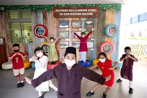 PERBEZAAN SATU KEKUATAN: Sambutan Hari Keharmonian Kaum pada 21 Julai di Sekolah Rendah Fern Green. - Foto FACEBOOK PRESIDEN HALIMAH YACOB/MCI - BETTY CHUA 