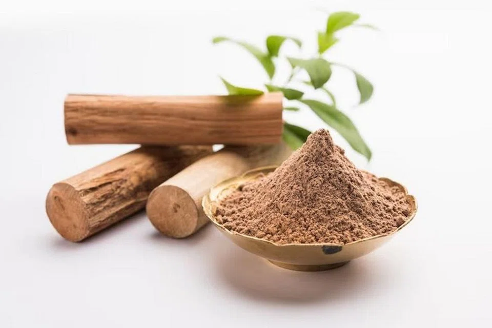 Aroma daripada kayu cendana yang harum dan boleh digunakan untuk kulit.