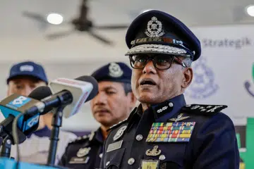 DALAM SIASATAN : Pengarah Jabatan Siasatan Jenayah Komersial Bukit Aman Datuk Seri Ramli Mohamed Yoosuf berkata ‘Datuk’ yang juga pengasas syarikat penerbangan setempat serta isteri dan anak lelakinya  ditahan bagi memudahkan siasatan di bawah Akta Pencegahan Pengubahan Wang Haram, Pencegahan Pembiayaan Keganasan dan Hasil Daripada Aktiviti Haram 2001 (AMLA).