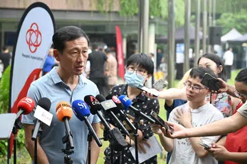 Menteri Kesihatan, Encik Ong Ye Kung bercakap dengan media di Bukit Canberra pada 11 Oktober.