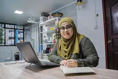 CIK IYLIA: Berdasarkan pengalaman dua tahun lalu, beliau berpendapat jangkaan majikan mengenai lokasi dan masa bekerja yang tetap, tidak lagi relevan hari ini kerana pandemik telah mengubah cara bekerja dan kerja hibrid terbukti berkesan untuknya. - Foto BM oleh NUR DIYANA TAHA
