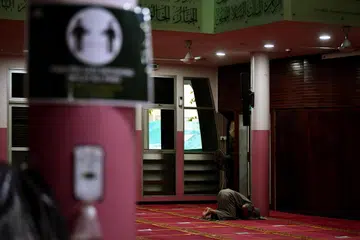 TENANG: Bersujud mendekati Yang Maha Berkuasa (gambar hiasan)