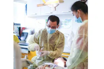 ALAMI KEMEROSOTAN: Dr Rashid Tahir berkata bahawa kemerosotan yang dialaminya adalah disebabkan klinik pergigian seperti yang dimilikinya tidak dibenarkan menawarkan khidmat tidak penting. Gambar diambil sebelum sekatan pemutus litar dilaksana. - Foto ihsan RASHID TAHIR