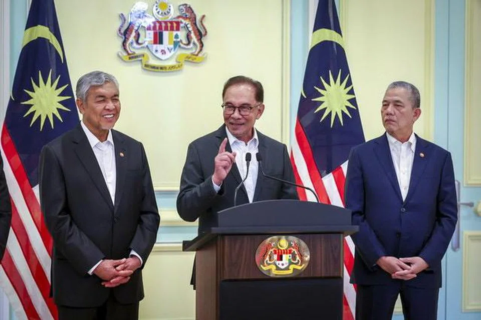 PADUAN JITU: Perdana Menteri, Datuk Seri Anwar Ibrahim, melakukan rombakan Kabinet Kerajaan Perpaduan, 20 hari sebelum menjengah 2024, bagi memperbaiki kelancaran dan kemantapan pentadbiran Malaysia.