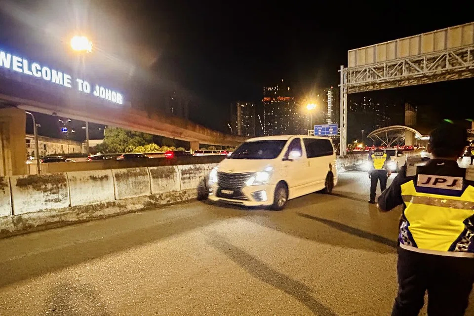 Pemeriksaan terhadap 14,379 kenderaan Singapura yang memasuki Malaysia mendapati hampir 90 peratus daripadanya telah memasang dan mengaktifkan Permit Masuk Kenderaan (VEP).