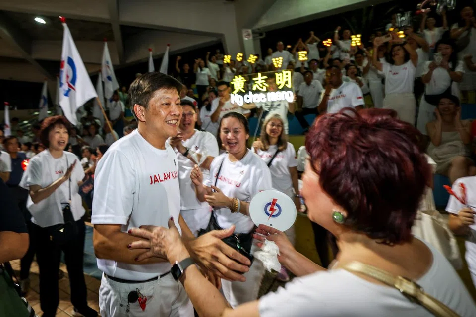 Setiausaha Agung, Kongres Kesatuan Sekerja Kebangsaan (NTUC), Encik Ng Chee Meng, berjaya kembali ke arena politik setelah memenangi 51.47 peratus undi, menewaskan calon Parti Pekerja (WP), Encik Andre Low, yang meraih 48.53 peratus undi bagi SMC Jalan Kayu.