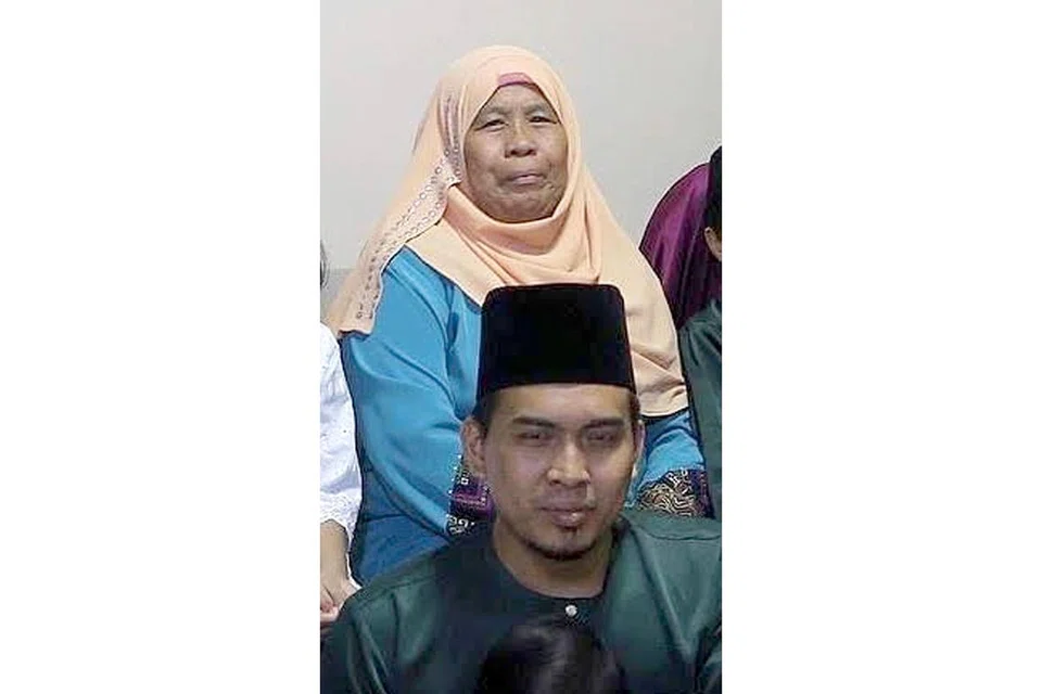 Encik Hafiz gembira dapat melepaskan rindu terhadajp ibunya apabila berjumpa semula selepas sempadan darat dua negara dibuka semula mulai 1 April.