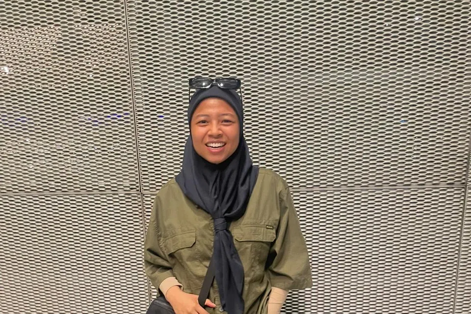 Cik Nurul Khatima Rosli memuji kreativiti pasukan produksi, terutamanya dalam aspek rekaan pentas yang ringkas, namun cukup berkesan.
